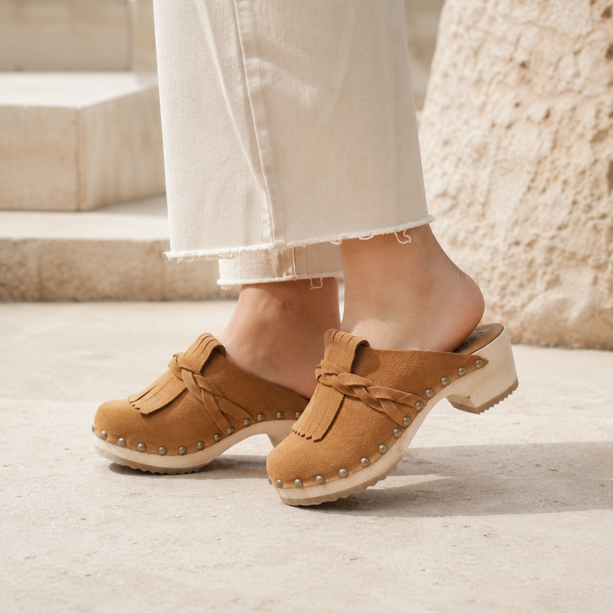 Camelia clogs